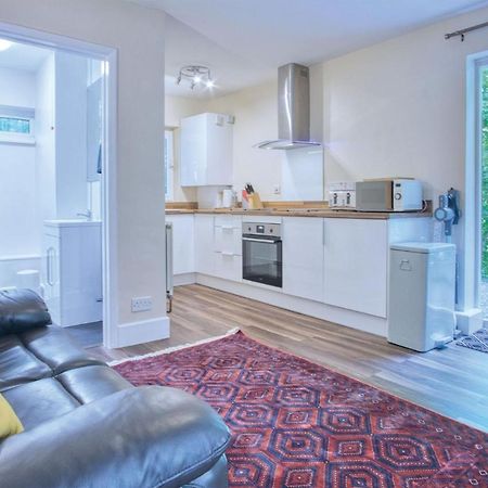 Croft Court - 1 Bedroom Apartment - Tenby Exteriör bild
