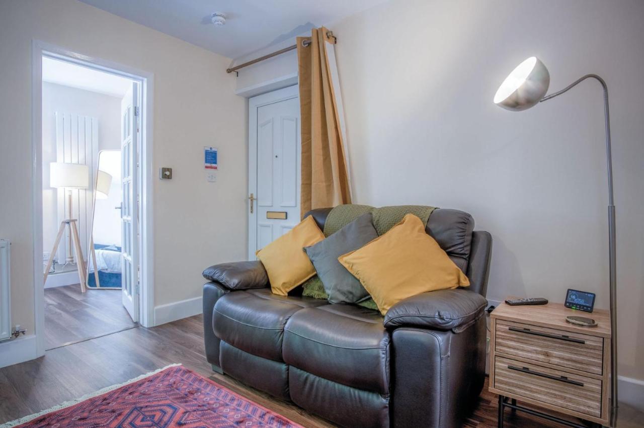 Croft Court - 1 Bedroom Apartment - Tenby Exteriör bild